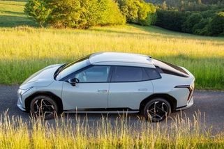 Pořád chcete Octavii? Kia EV4 fastback je hodně zajímavý elektrický sedan s prostorem Superbu - Autobible.cz - Předjedeme vaše představy!